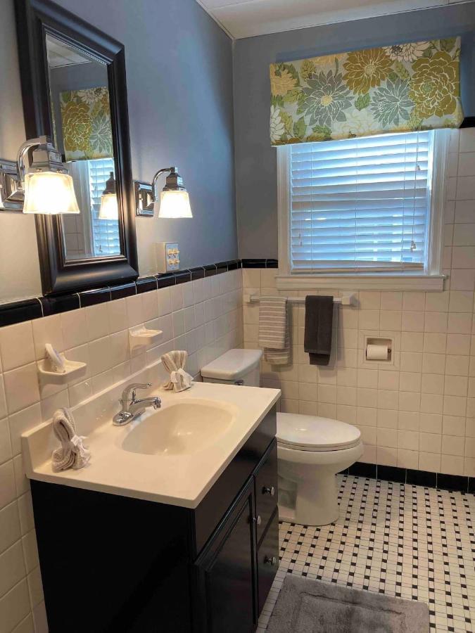 Quaint, Comfy, Close & Convenient Чарлстън Екстериор снимка